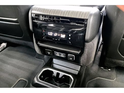 Used 2024 Jeep Wagoneer Series II AWD/4WD image 13