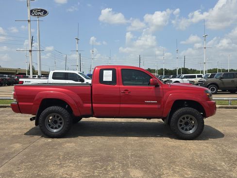 Used 2009 Toyota Tacoma PreRunner RWD image 2