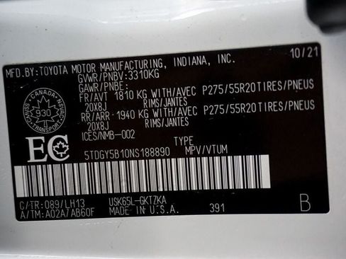Used 2022 Toyota Sequoia Platinum AWD/4WD image 16