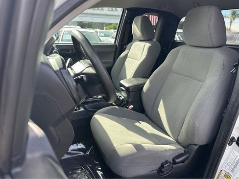 Used 2019 Toyota Tacoma SR image 8