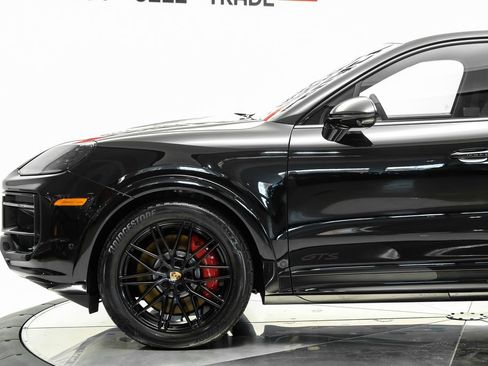 Used 2025 Porsche Cayenne GTS AWD/4WD image 14