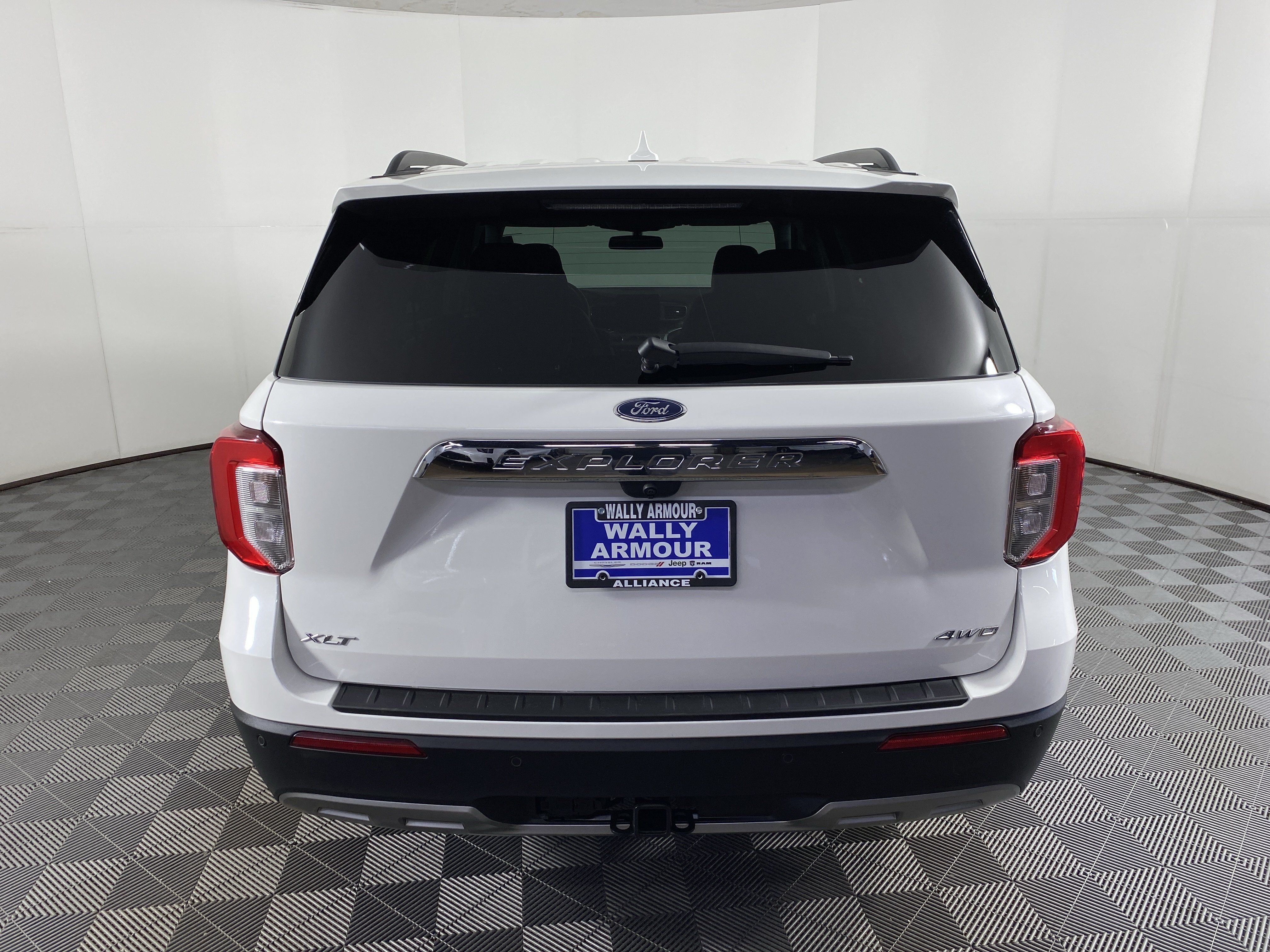Used 2022 Ford Explorer XLT w/ Equipment Group 202A AWD/4WD image 10