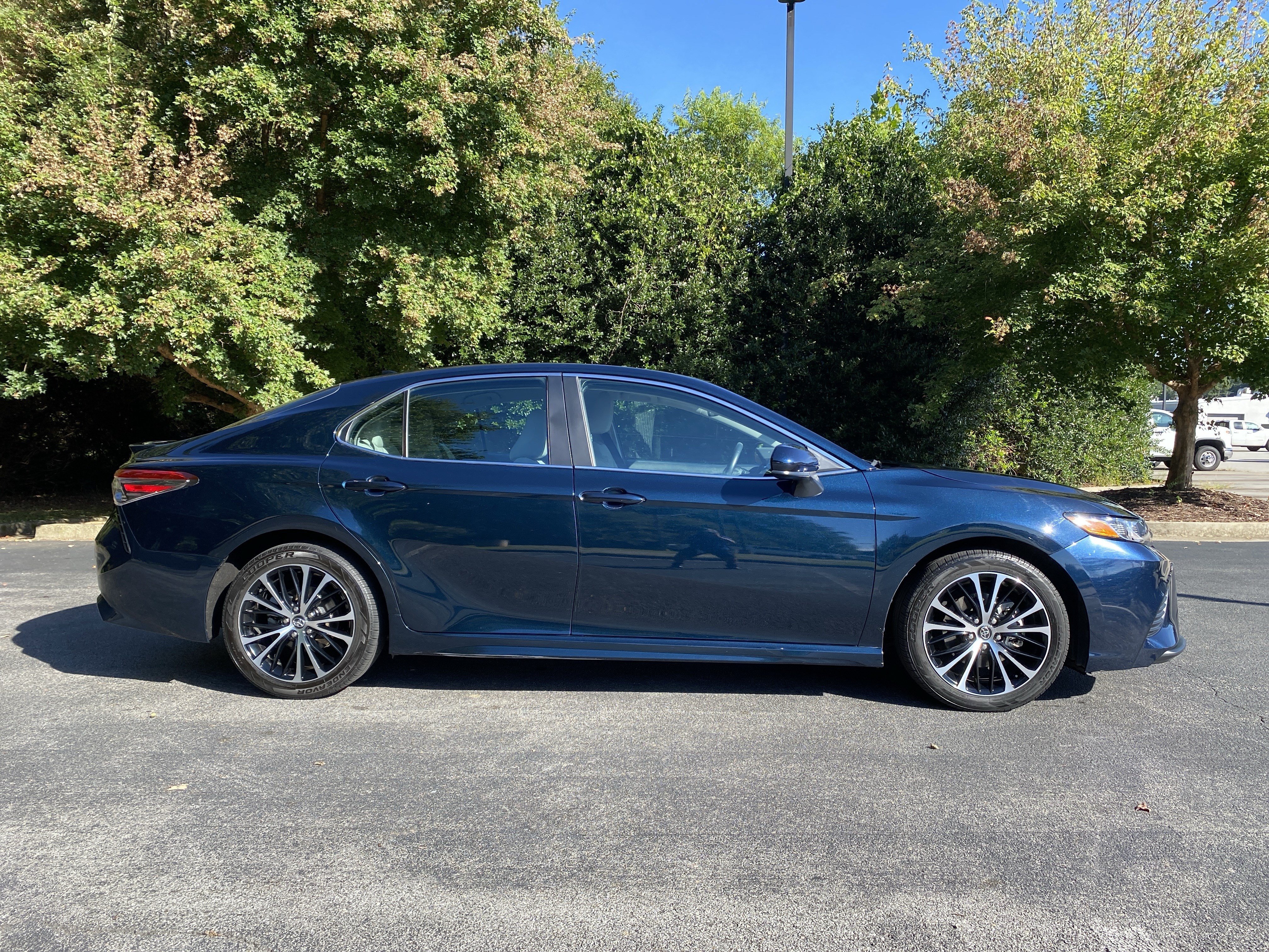 Used 2020 Toyota Camry SE FWD image 10