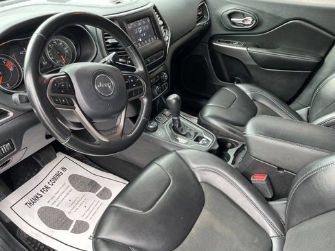 Used 2020 Jeep Cherokee Latitude Plus w/ Cold Weather Group AWD/4WD image 14