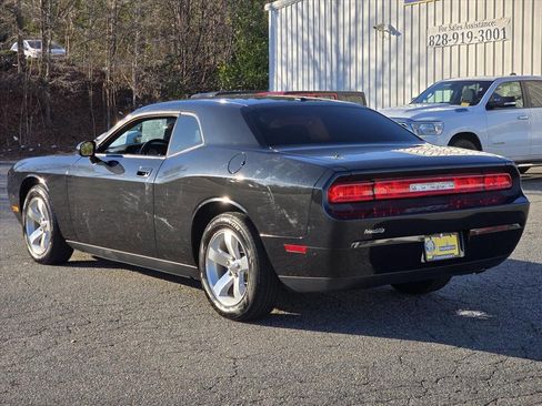 Used 2009 Dodge Challenger SE image 23