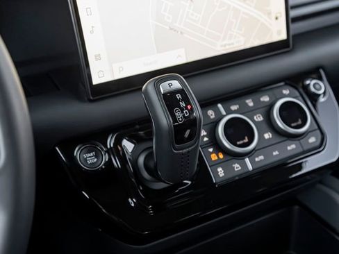 Used 2025 Land Rover Defender 90 X-Dynamic SE image 22