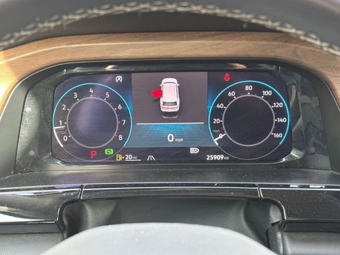 Used 2025 Volkswagen Atlas SE image 38