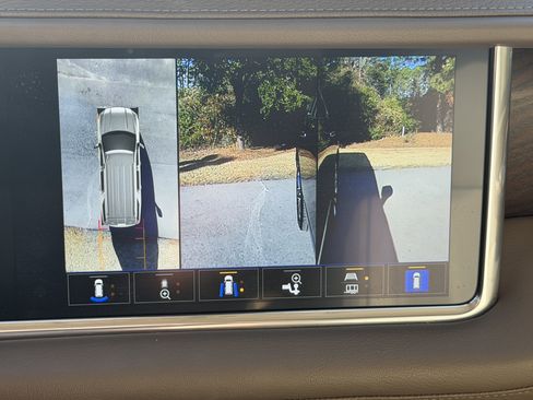 Certified 2022 GMC Yukon Denali w/ Denali Premium Package image 34