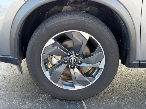 Used 2024 Nissan Rogue SV FWD image 7