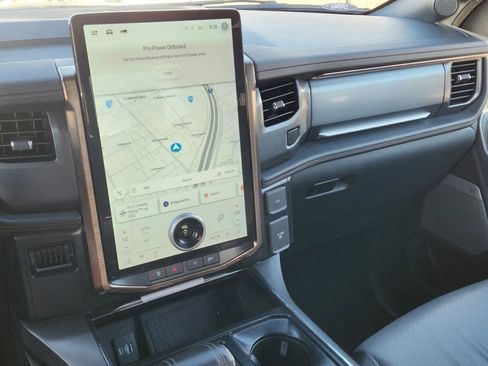 Used 2022 Ford F150 Lightning Lariat image 11