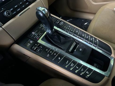 Used 2018 Porsche Macan Sport Edition w/ Driver Memory Package image 30