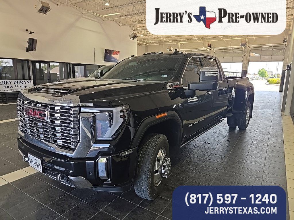 Used 2025 GMC Sierra 3500 Denali w/ Denali Reserve Package AWD/4WD image 1