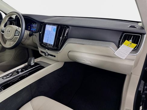 Certified 2025 Volvo XC60 B5 Plus w/ Protection Package Premier image 28