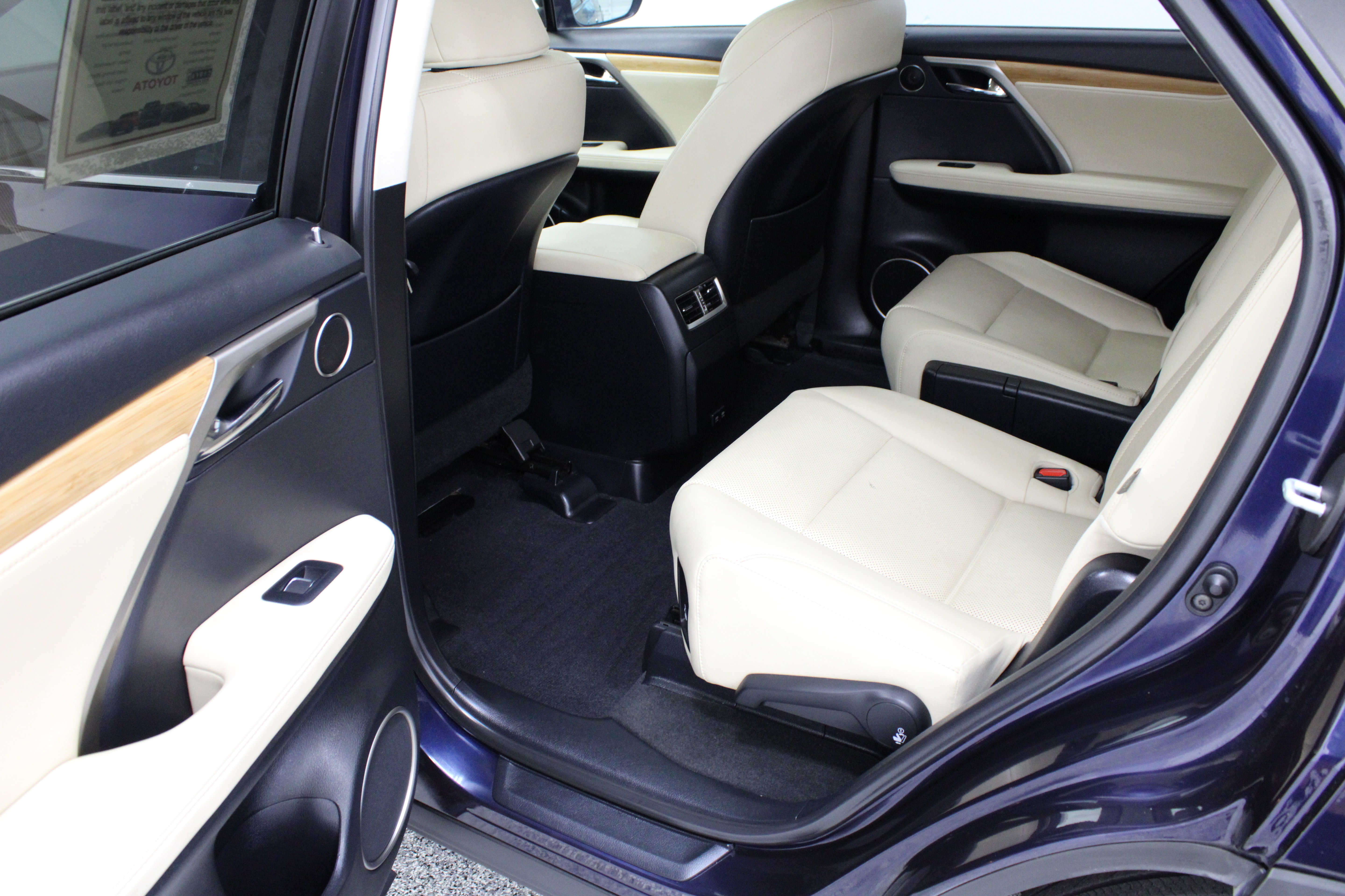 Used 2022 Lexus RX 350L FWD w/ Premium Package image 31