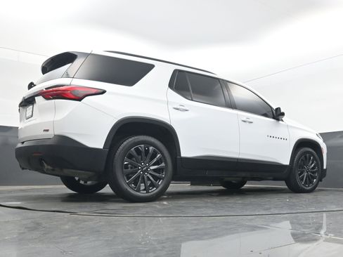 Used 2023 Chevrolet Traverse RS image 30