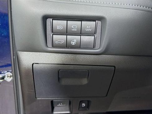 Used 2026 Toyota Highlander Platinum AWD/4WD image 10