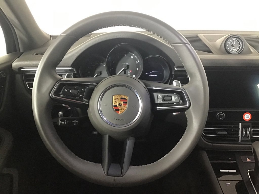 Certified 2026 Porsche Macan AWD/4WD image 23