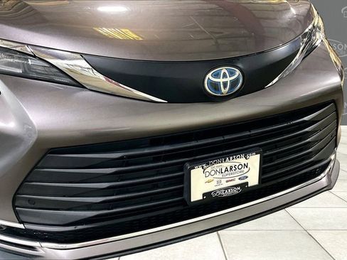 Used 2023 Toyota Sienna XLE w/ XLE Plus Package FWD image 14