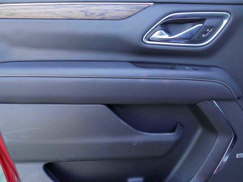 Used 2021 Chevrolet Suburban Premier w/ Premium Package image 33