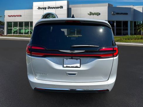 New 2026 Chrysler Pacifica Select image 6