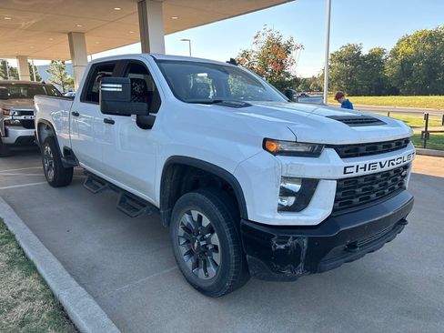 Used 2022 Chevrolet Silverado 2500 Custom w/ Custom Value Package AWD/4WD image 2