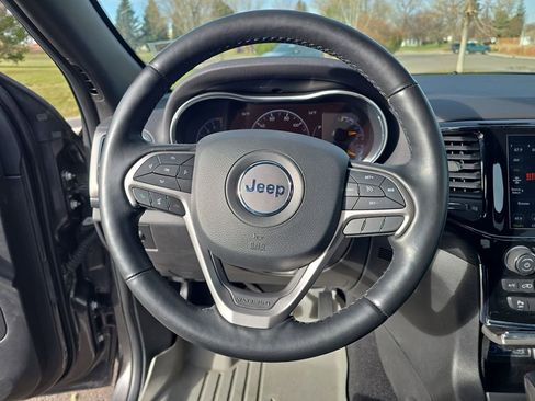 Used 2021 Jeep Grand Cherokee Laredo X image 16