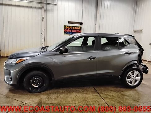 Used 2023 Nissan Kicks S FWD image 2