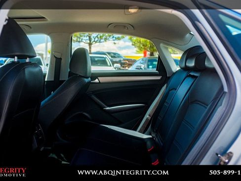 Used 2022 Volkswagen Passat 2.0T SE image 30