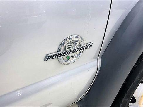 Used 2015 Ford F550 4x4 Regular Cab Super Duty image 17