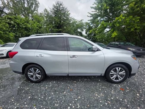 Used 2018 Nissan Pathfinder SV AWD/4WD image 4