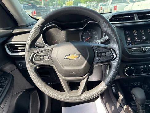 Used 2021 Chevrolet TrailBlazer LS w/ LPO, Blackout Package FWD image 22