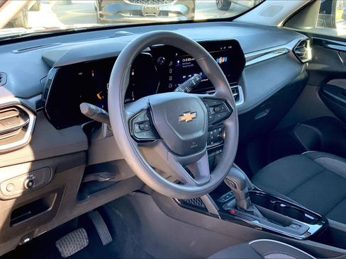 Used 2025 Chevrolet TrailBlazer LT image 17