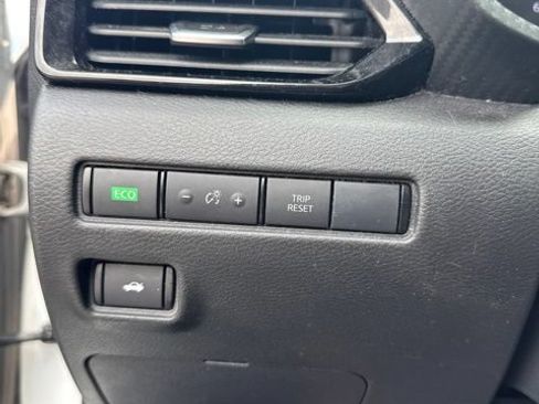 Certified 2022 Nissan Sentra SV w/ All-Weather Package FWD image 16