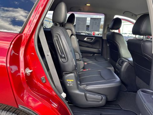 Used 2019 Nissan Pathfinder SL image 19
