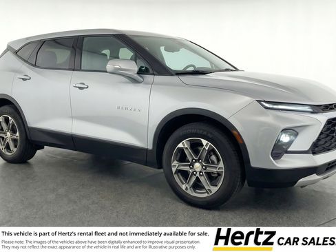 Used 2025 Chevrolet Blazer LT image 1