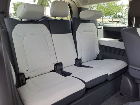 New 2025 Land Rover Defender 130 V8 image 5