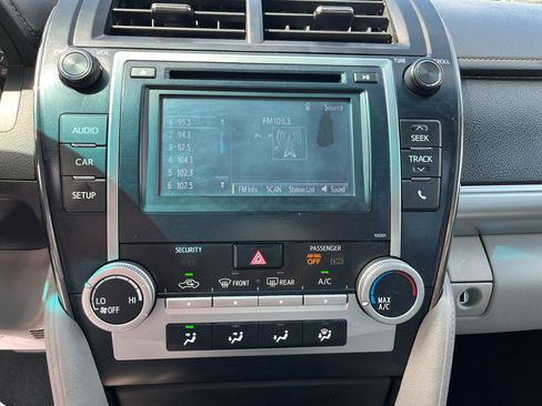 Used 2014 Toyota Camry LE FWD image 19