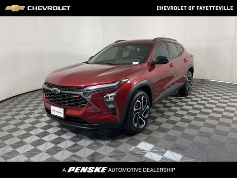 Certified 2025 Chevrolet Trax RS w/ Driver Confidence Package image 1