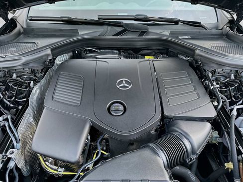 Used 2024 Mercedes-Benz GLC 300 4MATIC image 30