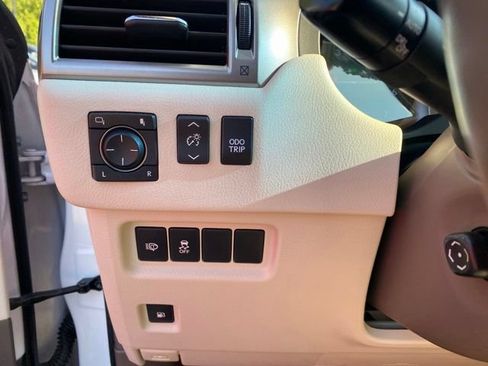Used 2019 Lexus GX 460 Premium w/ Premium Package AWD/4WD image 26