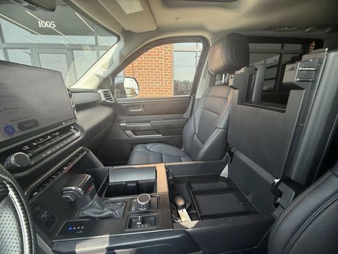 Used 2023 Toyota Sequoia SR5 w/ SR5 Premium Package AWD/4WD image 29