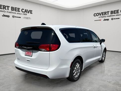 New 2026 Chrysler Voyager LX image 13