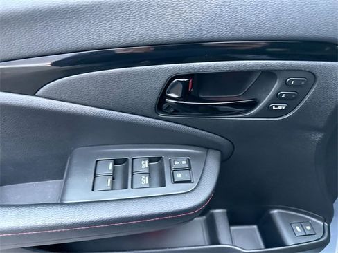 Certified 2024 Honda Passport Black Edition image 15