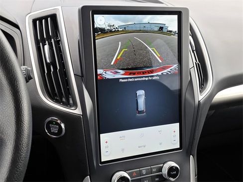 Used 2024 Ford Edge SE w/ Black Appearance Package image 13