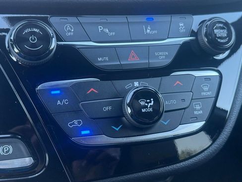 New 2026 Chrysler Pacifica Select FWD image 15
