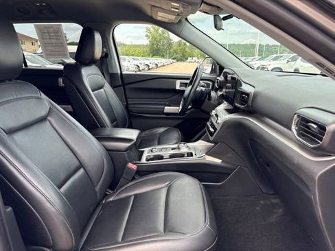 Used 2020 Ford Explorer XLT w/ Equipment Group 202A AWD/4WD image 22