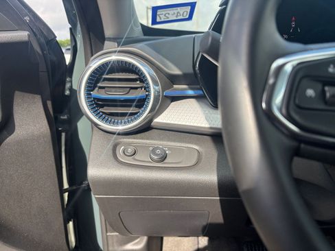 Used 2025 Chevrolet Trax LT w/ LT Convenience Package FWD image 32