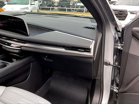 Used 2024 Cadillac XT4 Sport image 16