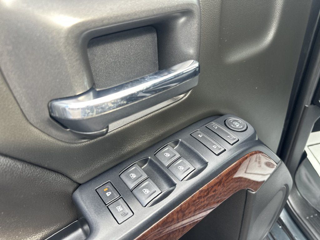 Used 2019 GMC Sierra 1500 SLE w/ SLE Value Package AWD/4WD image 16