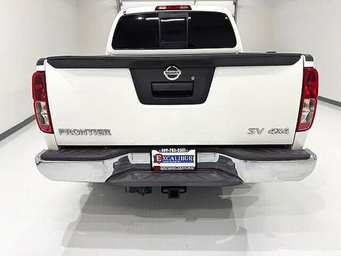 Used 2019 Nissan Frontier SV image 3